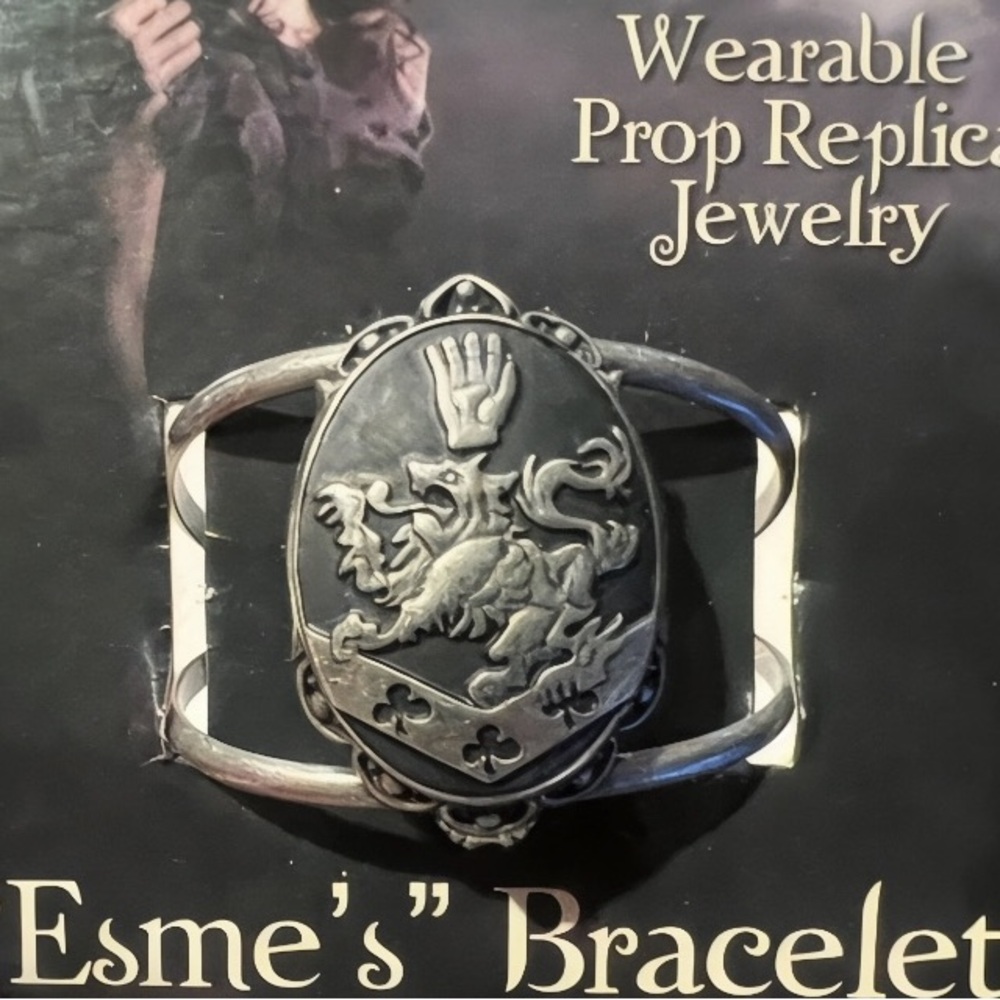 Twilight Esme's‎ Bracelet - Picture 2 of 2